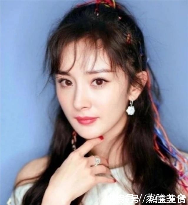 新年|新年不得不尝试的“法式刘海”,随性慵懒,特别适合脸大的女生