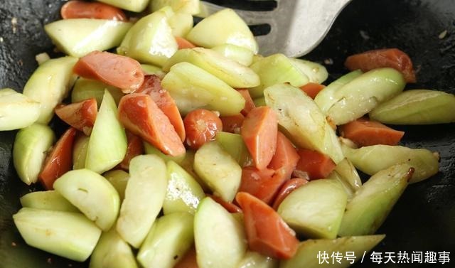 7月必吃的菜,简单一炒比肉还香,营养美味,女儿最爱