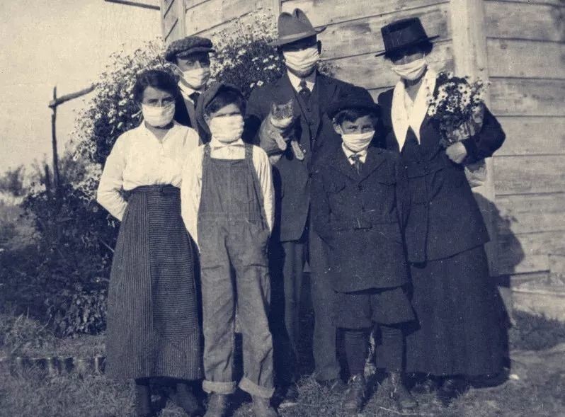 报道|对付瘟疫,人类社会几百年来并无本质变化,结果有何不同?