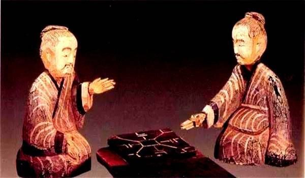 农民锄地挖出2200年前古墓,内藏4只“老虎”,专家墓主是赌徒