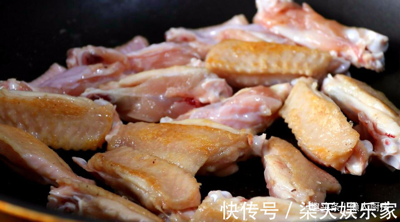 不放油炸,不用油煎,学会鸡翅的新做法,好吃到吮指,皮滑肉嫩