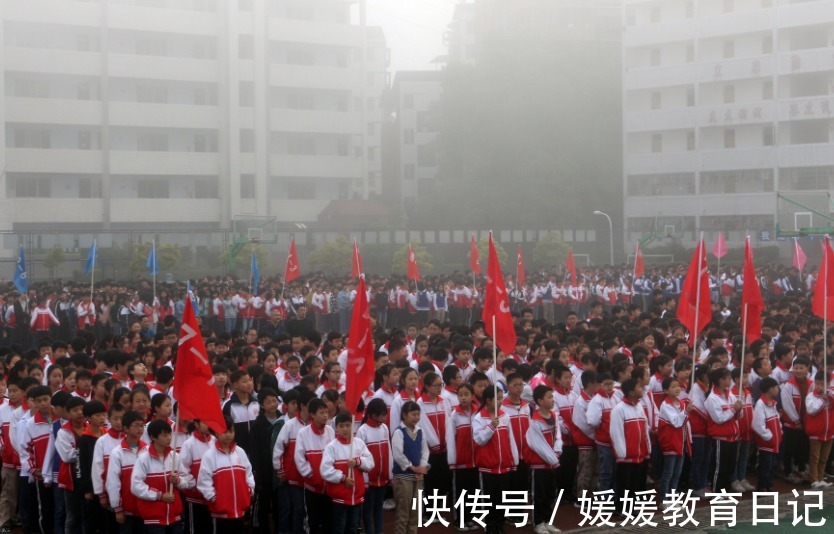 爸爸|女儿高考在即，却被父亲逼迫辍学打工，女儿：“爸爸，我想上学”