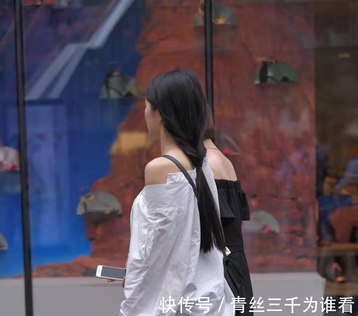 街拍|街拍小姐姐穿衣“不正经”，这么严肃的白衬衣被她穿成这样！