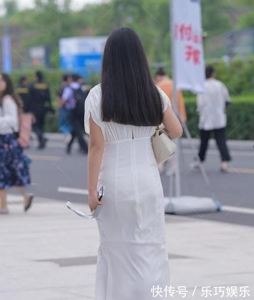 搭配 单穿打底都好看的连衣裙,青春风采尽情绽放,舒适又带着点小精致