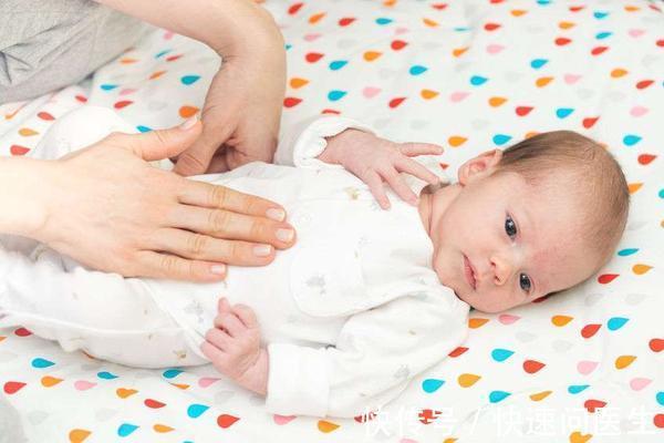 中耳炎|宝宝常掏耳朵,宝妈平躺喂奶,捏宝宝鼻子灌药,易造成耳朵损伤