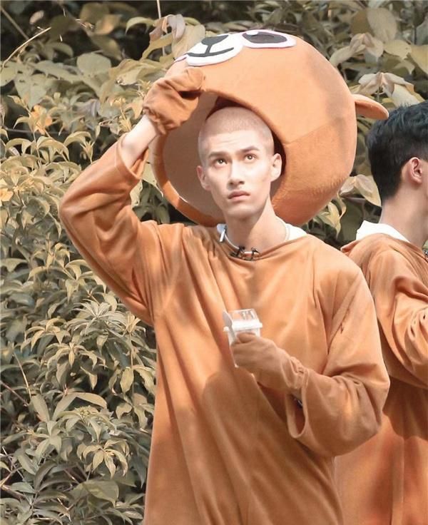 《创4》米卡素颜太能打，金靖不相信，让韩美娟约米卡现场认证