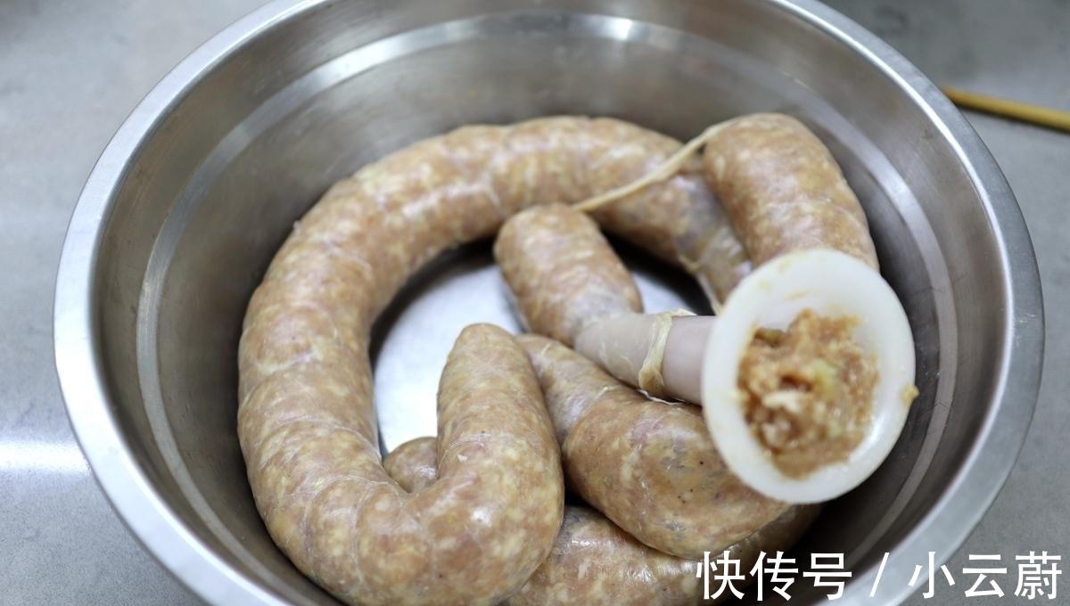 羊肠|一盆肉一根肠衣，教你做0淀粉0添加剂脆皮肠，香嫩健康吃着放心