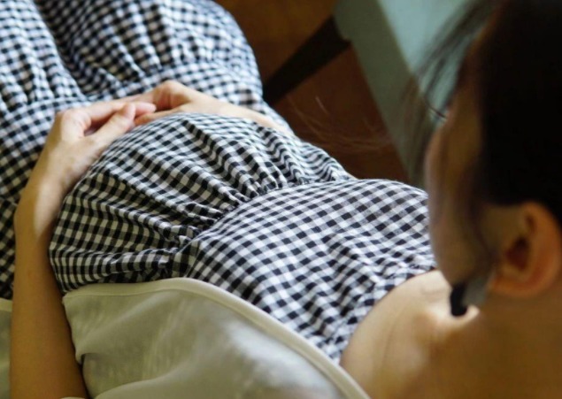 准妈妈|怀孕时经常玩手机,产生的影响比辐射大,对孕妈和胎宝都不利