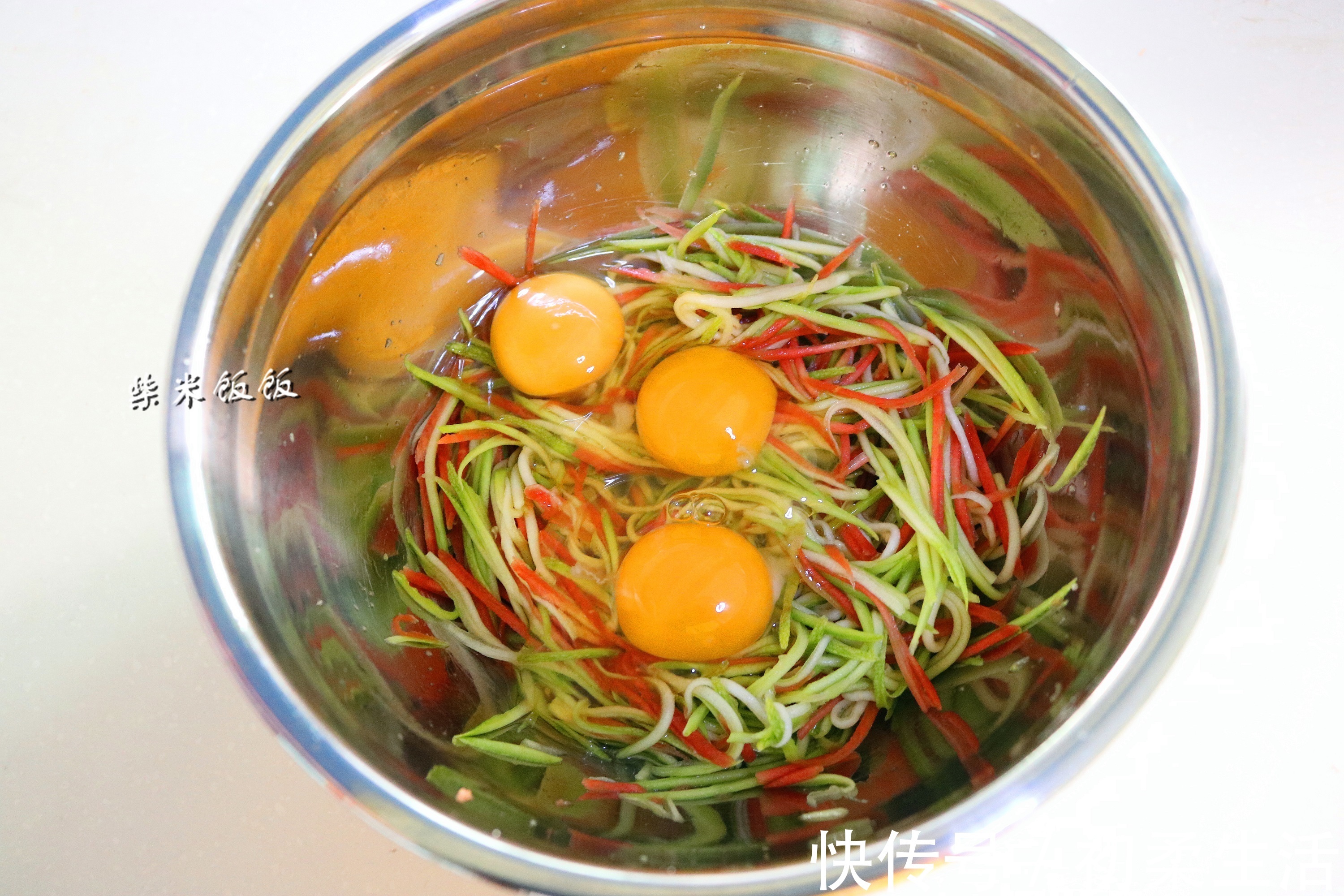 蔬菜|早餐做这饼，两种蔬菜搭配，又香又软，2分钟1张，全家爱吃