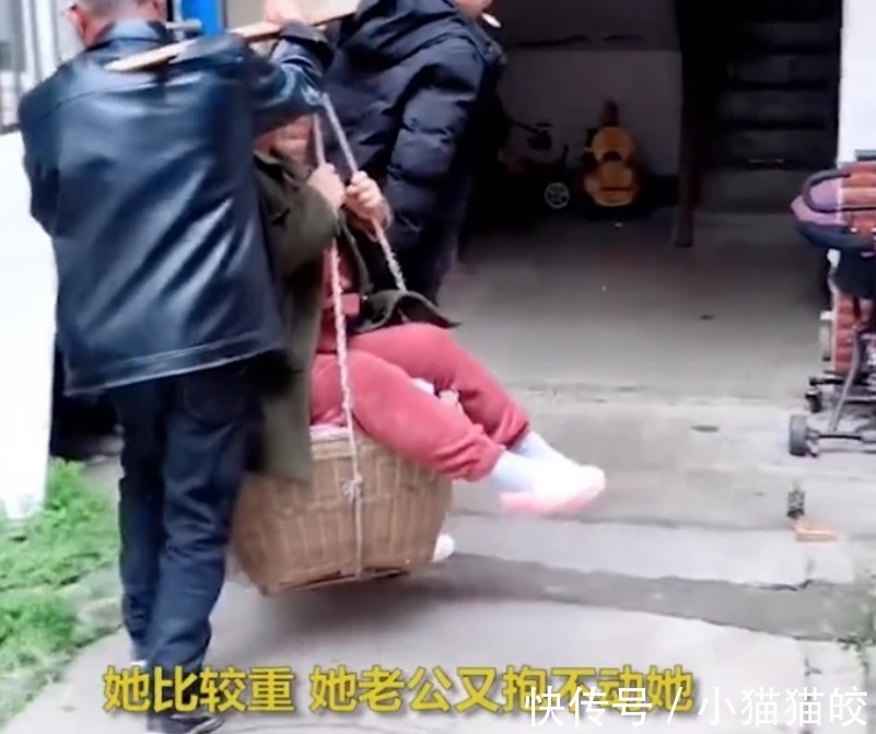 丈夫|超羡慕！宝妈剖宫产后出院，丈夫担心她伤口疼，用箩筐将其抬回家