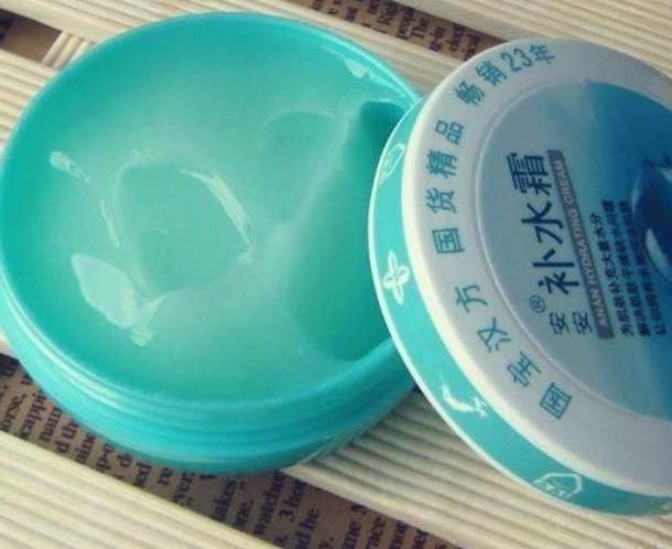 货架|建议大家在超市货架看到这些护肤品,一定拿下,比兰蔻还好用