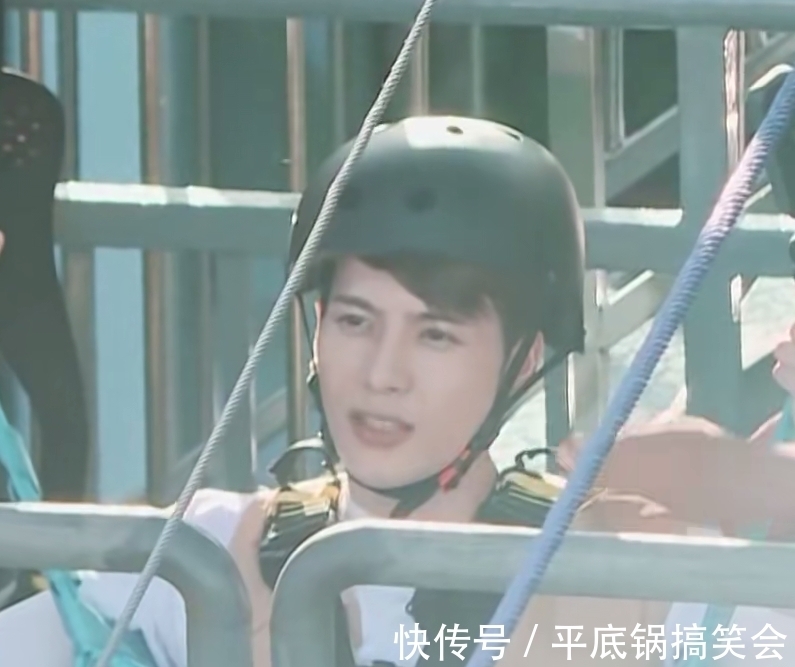 跑男9|跑男9的游戲引熱議,張哲瀚糊著泡沫呼吸,王嘉爾更是高空蕩秋千