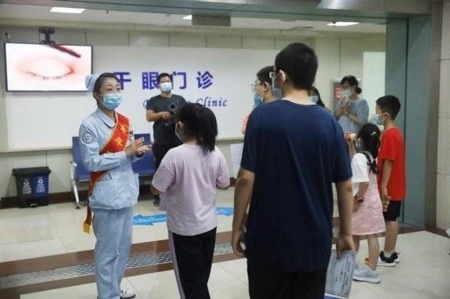 大手牵小手|安全游泳防溺水、心肺复苏急救…这期暑假社会实践内容实用又有趣