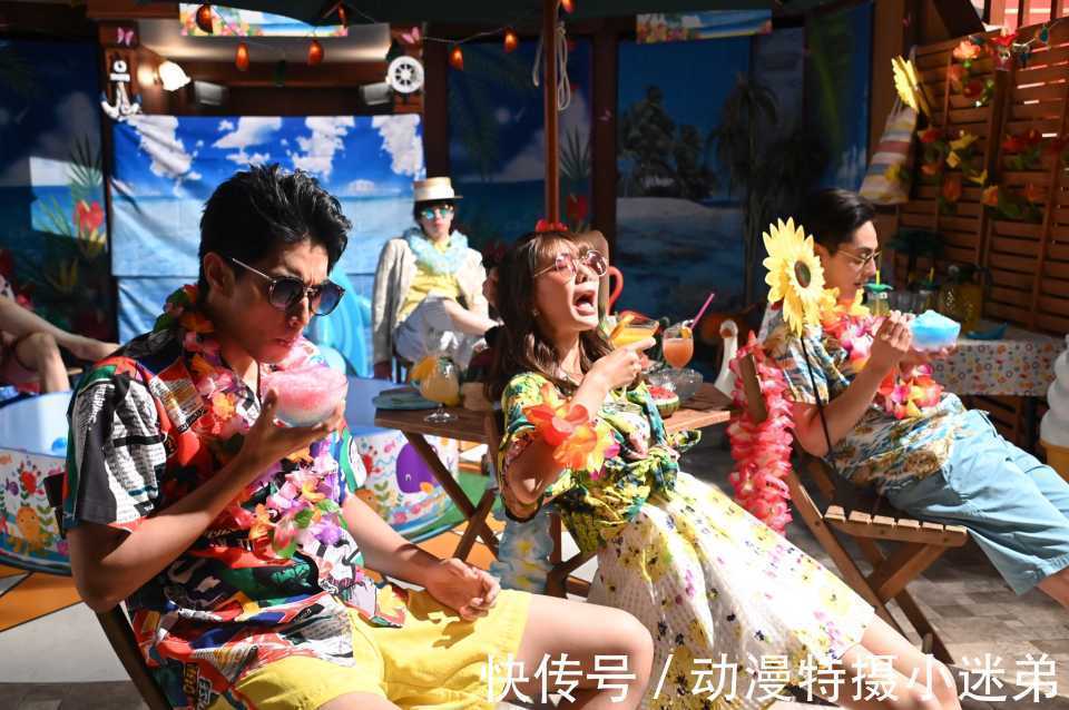 芽依|假面骑士圣刃特别篇,剑士们集体享受,飞羽真换上夏日限定套装!