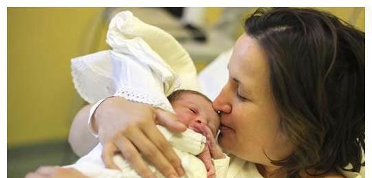 宝妈|产妇坐月子谁来照顾?婆婆还是亲妈?老公的话令人钦佩