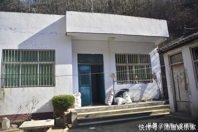 中年|山村百余口如今就剩5个人,隔沟相望的两户邻居,过成一家亲