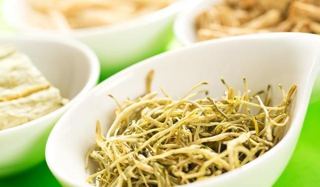 肝脏|熬夜伤肝,白开水加一点它,不仅能保护肝脏,还能减肥排毒!