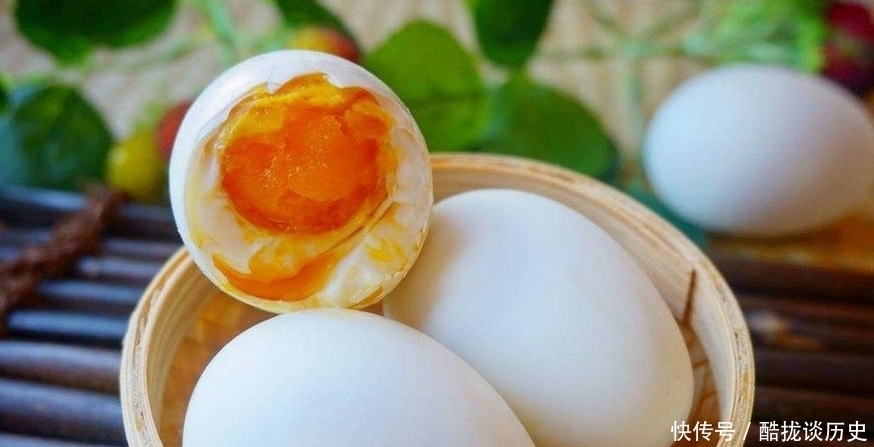 腌咸鸭蛋，别只加盐和白酒，多加40g它，个个流油，更香更入味
