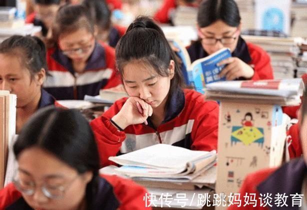 学生$初中生自创“饺子字体”走红,圆滚滚十分可爱,阅卷老师十分喜欢