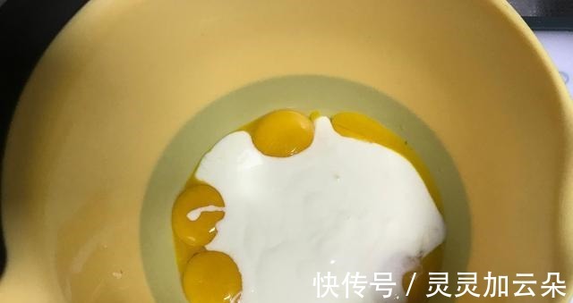 蛋黄|别去甜品店了，在家尝试着做这款无水蛋糕，口感细腻吃着放心！