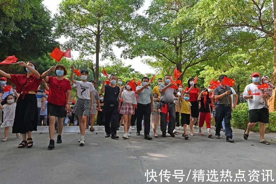 歌唱祖国|解封后首日，福建泉港快闪“迎国庆”