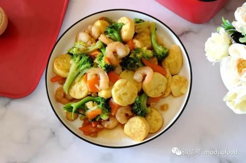  家里有老人和孩子，年夜饭推荐这道菜，做法简单营养好，清爽鲜嫩