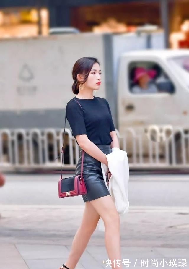 针织衫 神秘黑色小皮裙,气质优雅,迷人且清凉