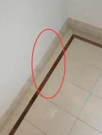 踢脚线|头一次见人装水电不开槽，他们都是这样装，确实是太聪明了！