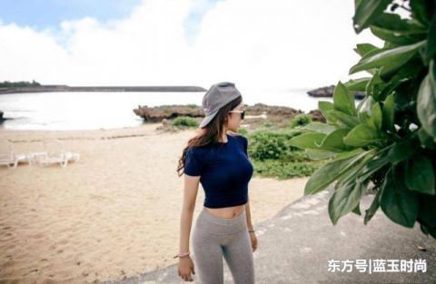 打底裤|街拍青春靓丽的小姐姐，打底裤的穿搭更显时尚气质，很优雅亮眼