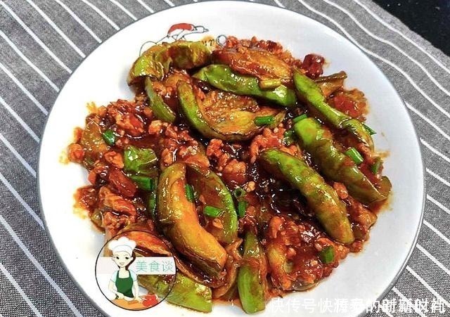 白醋|炒茄子时，直接下锅就错了，大厨教您一招，茄子香软，不油不发黑！