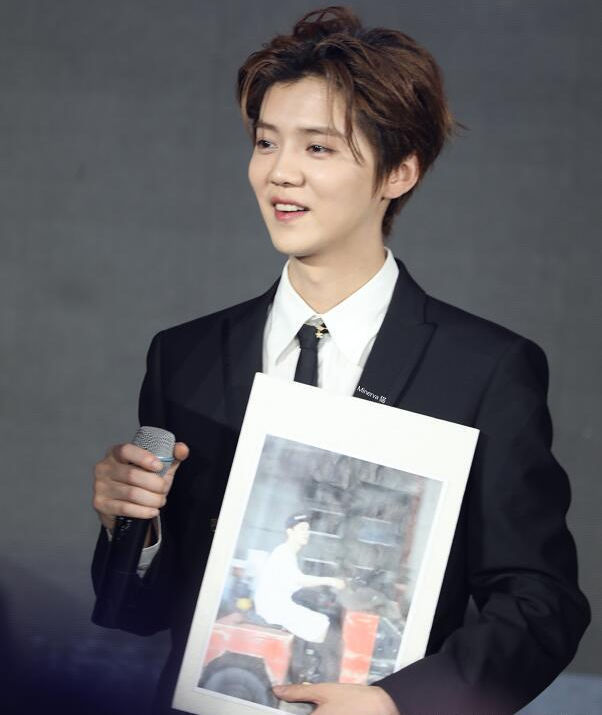 傷心|鹿晗送外賣被投訴賠了88塊，傷心一整晚，感慨送外賣太辛苦