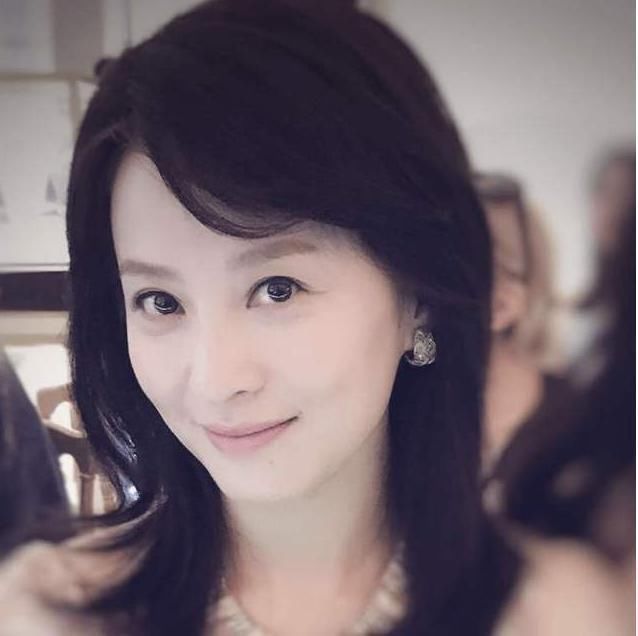 梧桐雨|45岁的她六天闪电般的领取结婚证,现今的生活很是甜蜜