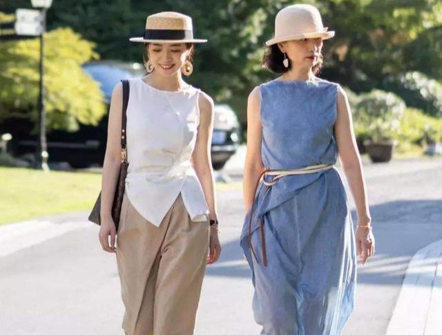 女人上了年纪，穿衣打扮尽量避免这4种“老龄色”，显老还掉档次