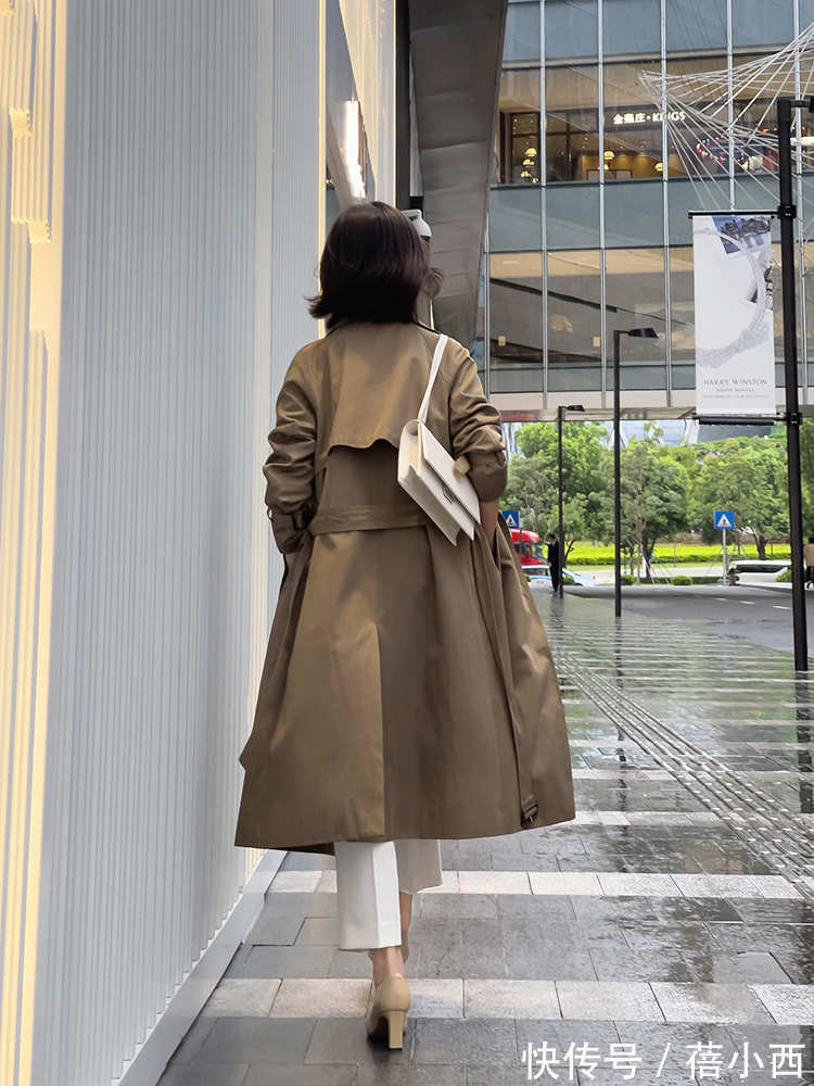 灰棕色|建议奔三奔四的女性多穿“风衣”,搭配牛仔裤、打底裤,简约高级