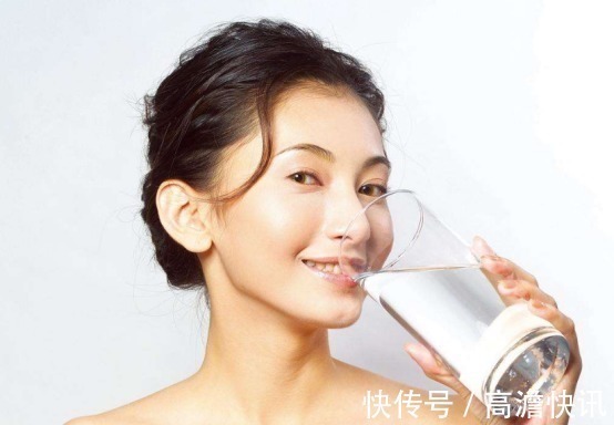 蜂蜜水|早晨空腹喝水很养生专家早晨喝水不注意这三点,还不如别喝