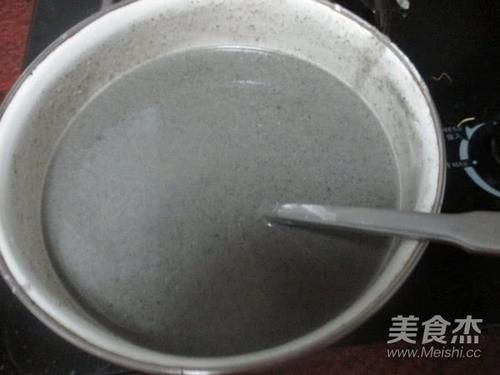 白发|白头发增多,医生推荐多吃它,隔三差五吃2次,白头发慢慢变黑了