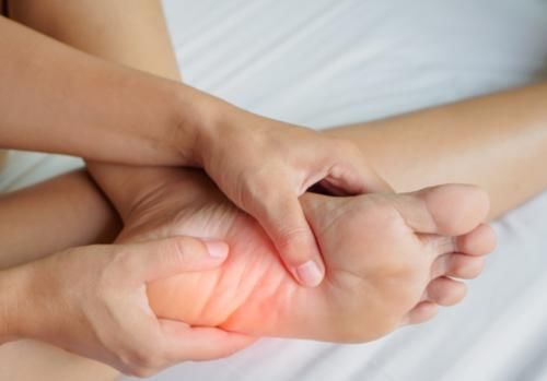 下肢动脉硬化闭塞症|老年人腿抽筋，是缺钙还是着凉了？提醒：频繁抽筋，要注意2种病