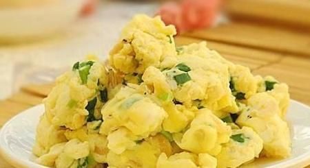  鸡蛋的新做法，不放一滴油，鲜嫩好吃还健康，油炒已经过时了