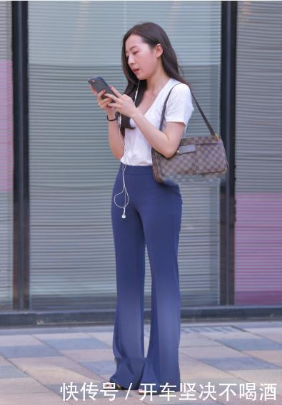 白色短袖搭配浅蓝色阔腿裤,简单大方,时尚优雅