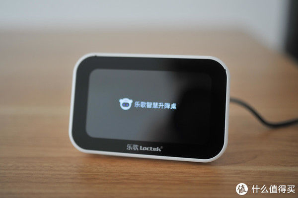 螺丝|家居改造：用电动升降桌打造我的居家办公小角落