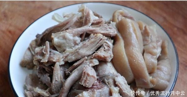 我家年夜饭之蒜泥肘子，不红烧不油炸，做法简单，家人都喜欢