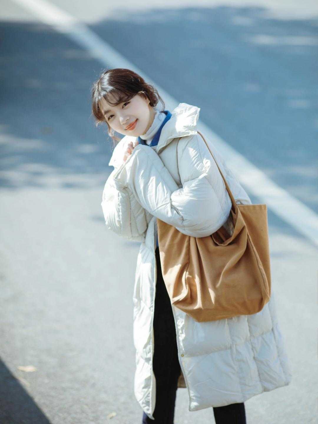 浅蓝色|真正聪明的小个子女生,羽绒服都这么穿显高显瘦,保暖舒适又洋气