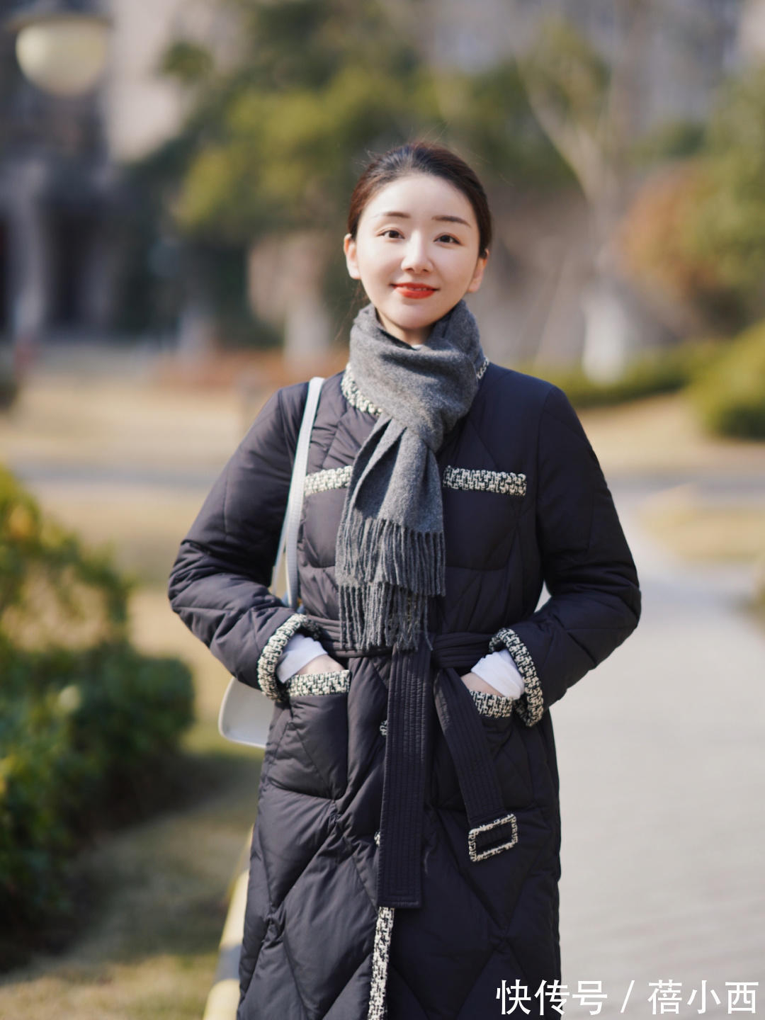 博主 精致的女人最爱穿“小香风羽绒服”,选这4款来搭配,高级又时髦