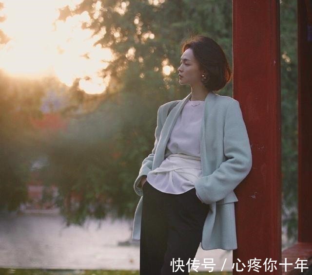 西装套装 初春穿西装,配什么裤子才好看!