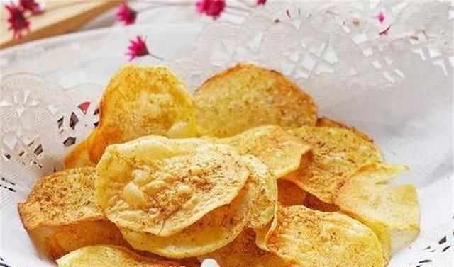 零食|女生宁愿挨饿，也不要轻易吃这4种零食，看似寡淡，实际热量很高