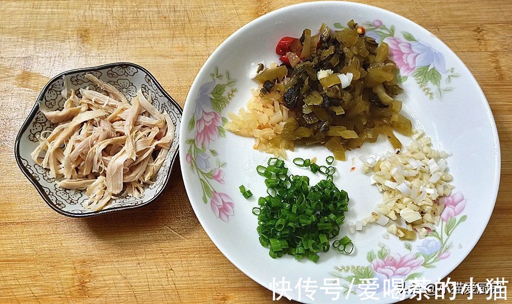 教你酸汤米粉做法，10分钟就能搞定，酸辣好吃早上来上一碗太爽了