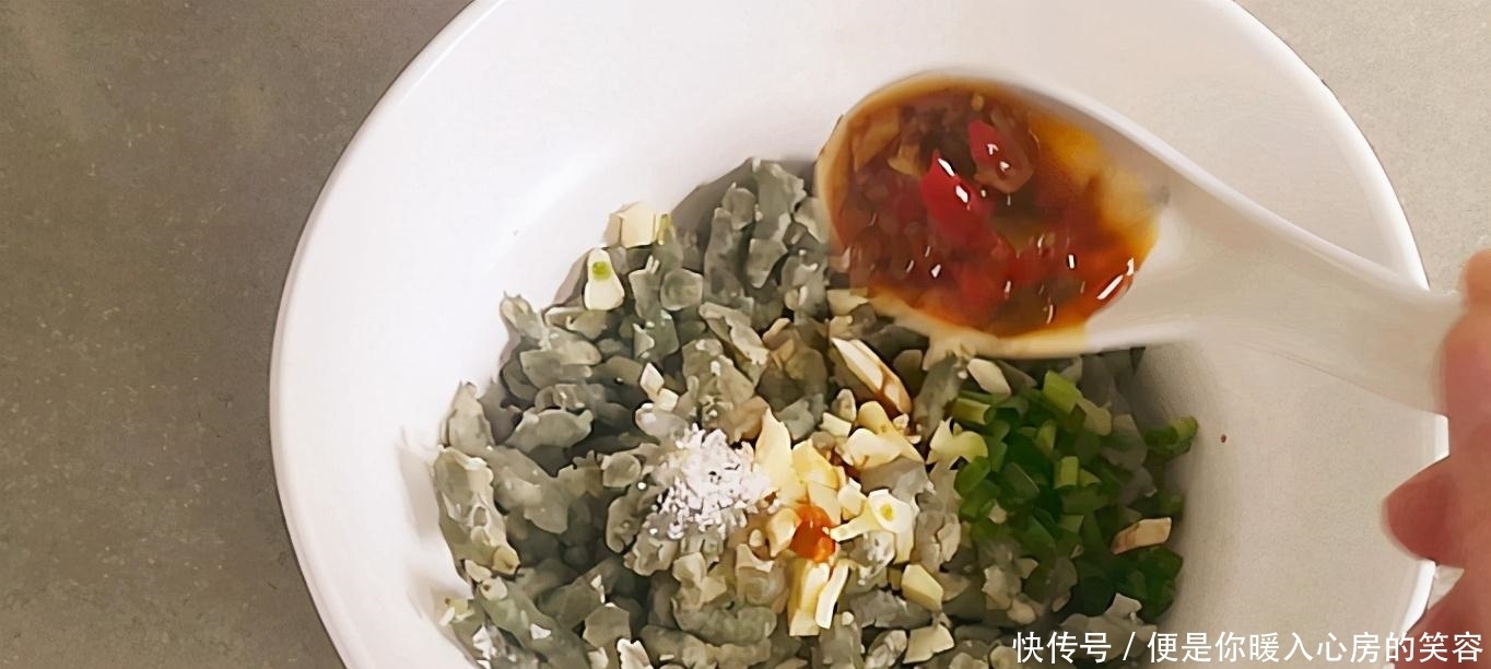 野菜就属它长得丑，却比香椿还鲜嫩，每年就这几天有，别错过了