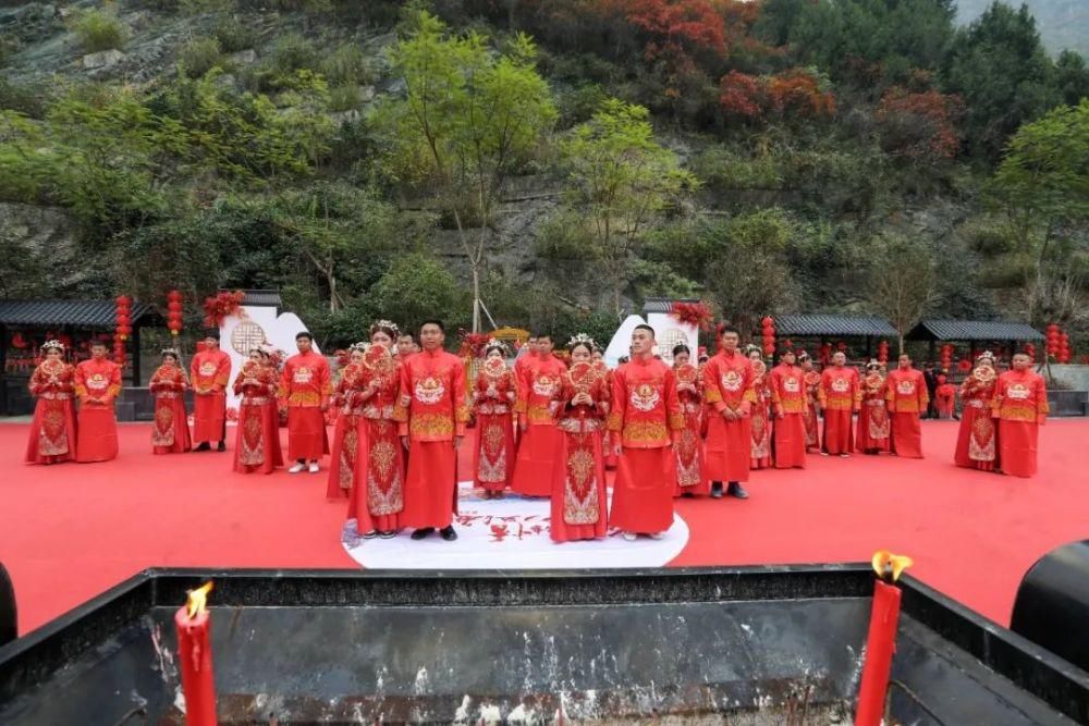 红叶|19对红叶恋人在巫山神女峰下见证爱情