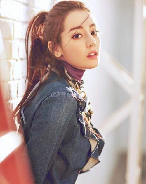 女生扎马尾时,尽量别犯这4个错误!显土又老气,颜值再高也白搭