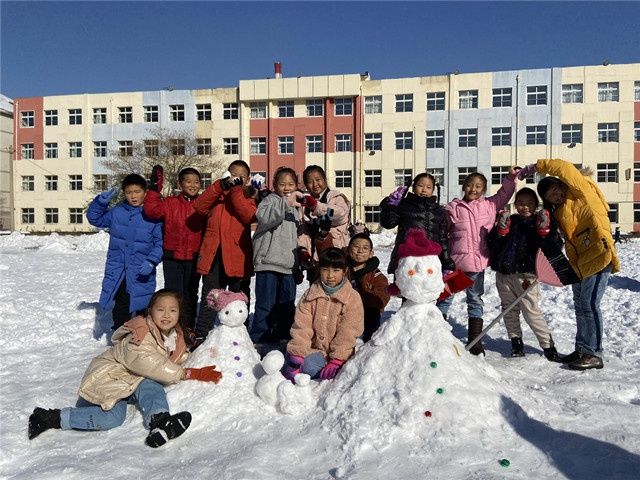 健康小学|铁东区健康小学开展“雪地里的小精灵”雪雕活动